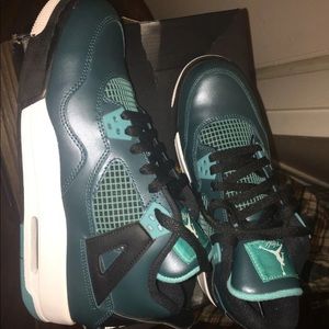 Jordan 4s